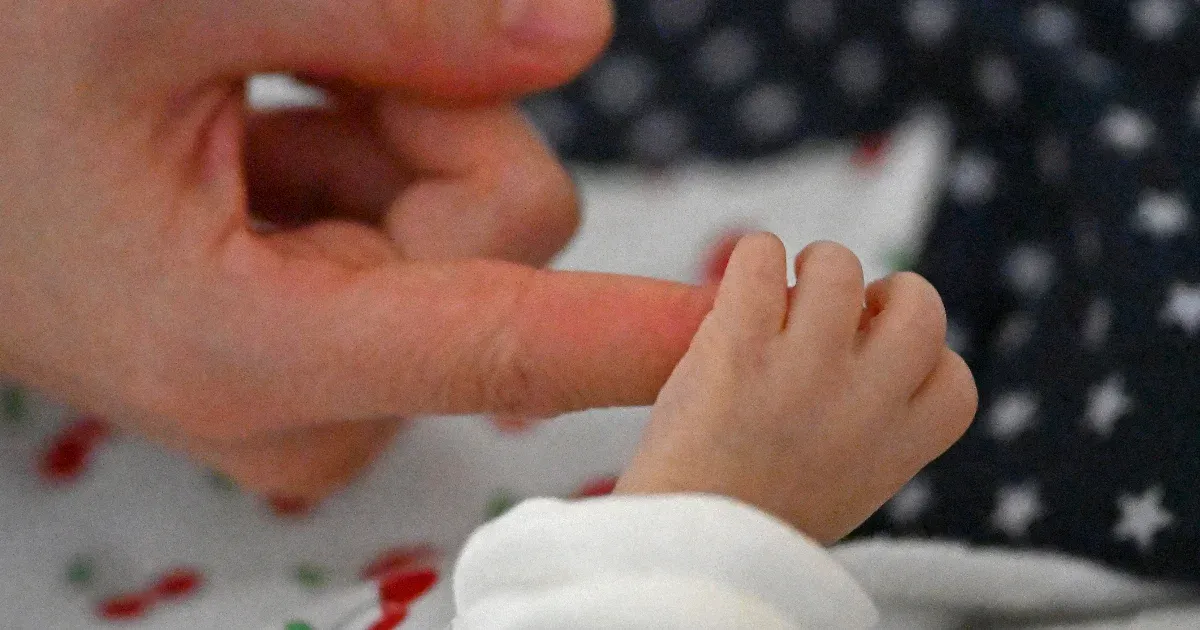 Nem bízta a véletlenre az idei év első babája, pontban éjfélkor született