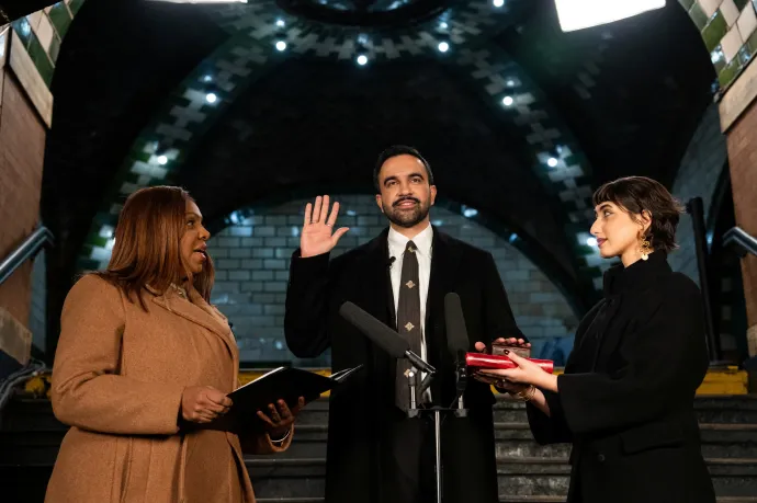 Az egyik legrégebbi metróállomáson tette le hivatali esküjét New York új polgármestere