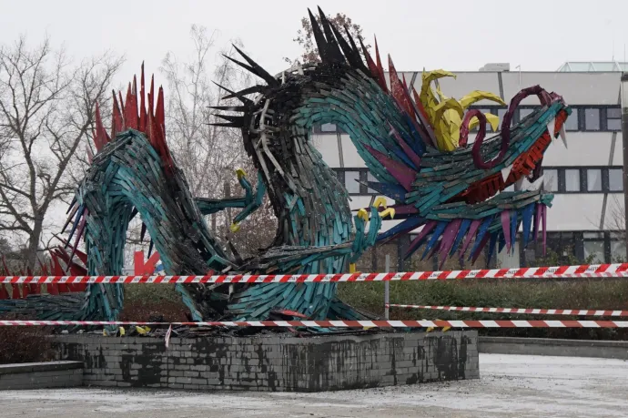 Lángra kapott és megégett a kínai–magyar együttműködést szimbolizáló lécsárkány Kazincbarcikán