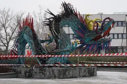 Lángra kapott és megégett a kínai–magyar együttműködést szimbolizáló lécsárkány Kazincbarcikán