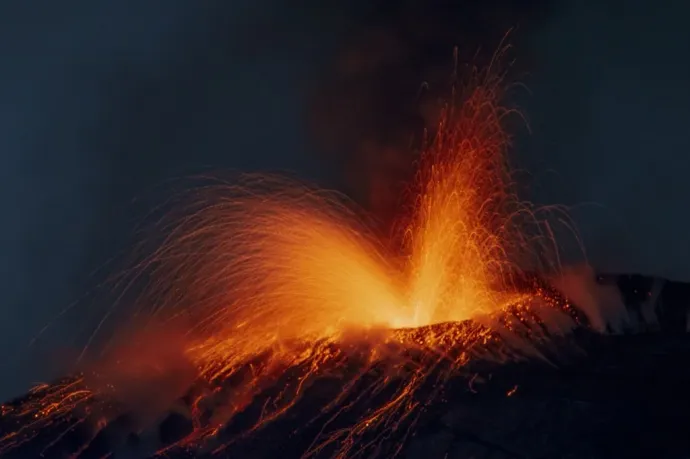 Látványos vulkánkitöréssel köszöntötte az Etna az új évet