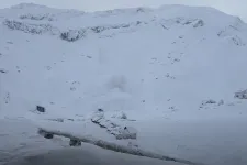 Lavinát indított két síelő a Fogarasi-havasokban, videóval figyelmeztetnek a hegyimentők