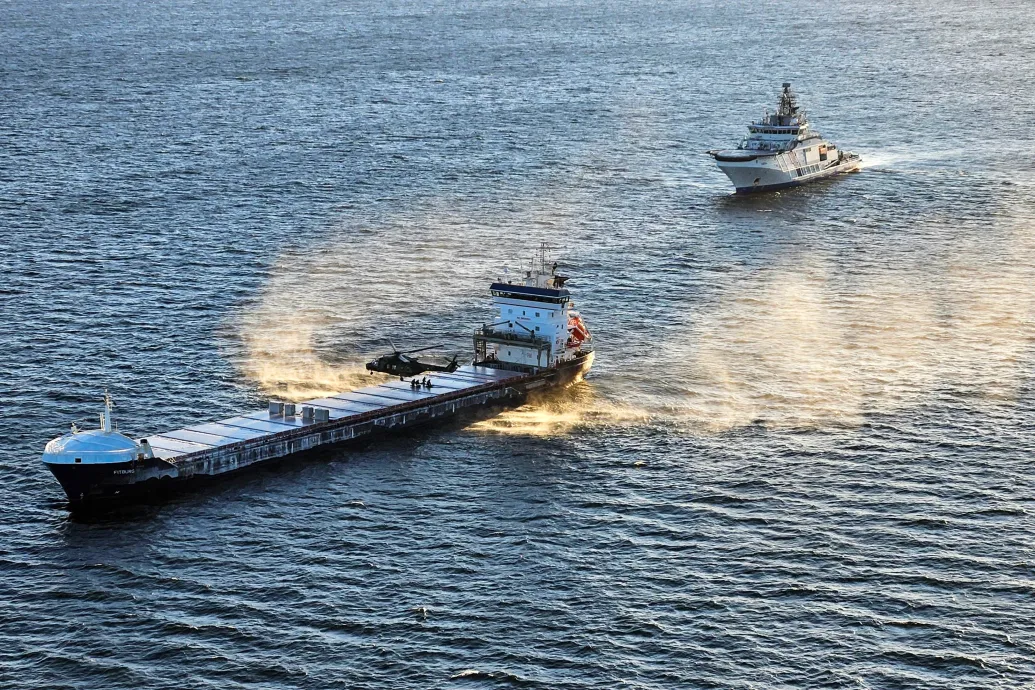 A finnek őrizetbe vették a távközlési kábelt megrongáló teherhajó legénységének két tagját