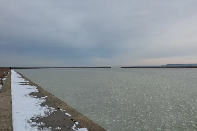 Befagyott a Velencei-tó, de sportolásra még nem alkalmas a jég