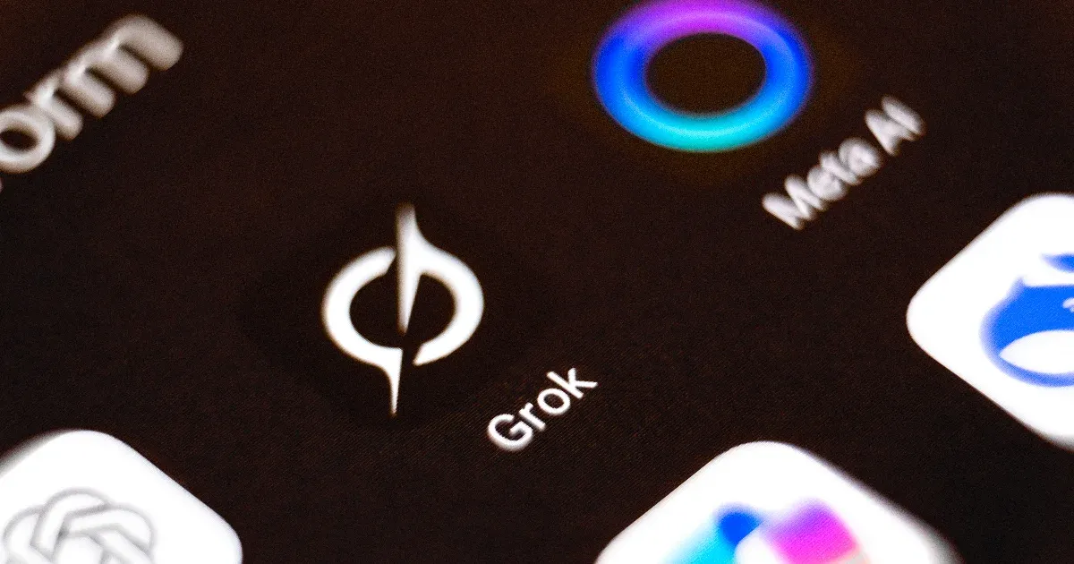 Pedofil tartalmat generált Elon Musk mesterséges intelligenciás chatbotja, de bocsánatot kért