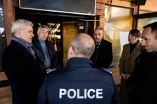 Gondatlanságból elkövetett emberölés miatt indul vizsgálat a leégett svájci bár üzletvezetői ellen