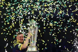 Darts-vb: a 18 éves Luke Littler elsöprően játszott, megvédte a címét