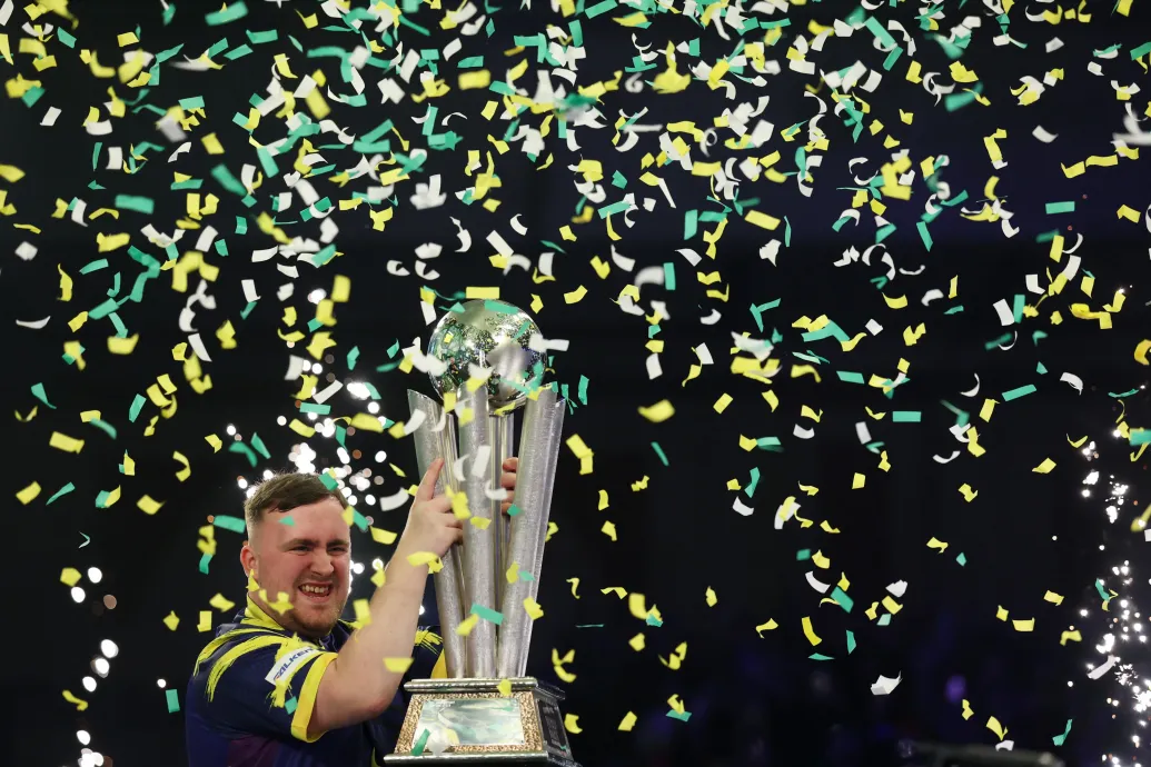 Darts-vb: a 18 éves Luke Littler elsöprően játszott, megvédte a címét – Forrás: Telex.hu