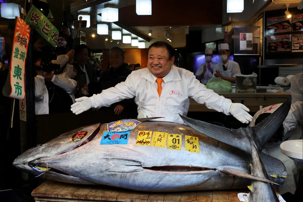 Rekordáron, egymilliárd forintért adtak el egy halat egy japán árverésen