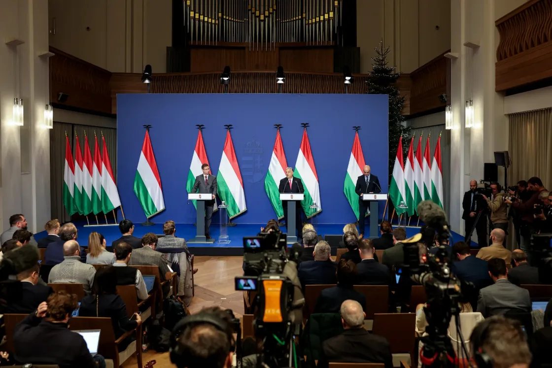 Orbán Viktor szerint aki nem fideszes, az a brüsszeli irányba megy