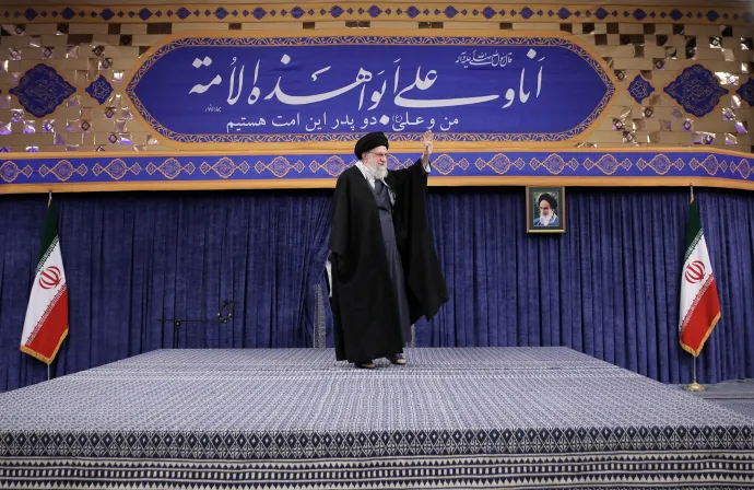 Ali Hamenei beszédet tart Teheránban, Iránban, 2026. január 3-án – Fotó: Iranian Leader Press Office / Anadolu / Getty Images