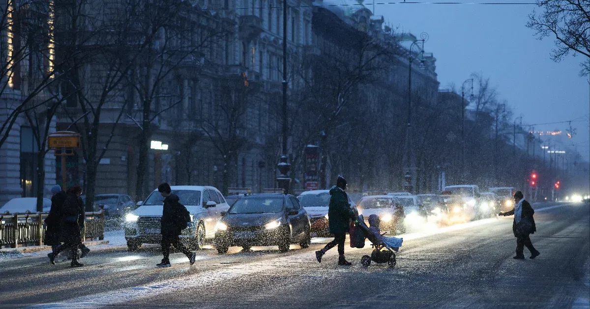 Budapestet is elérte a havazás, a Budapesti Közművek azt kéri, aki teheti, válassza a tömegközlekedé…