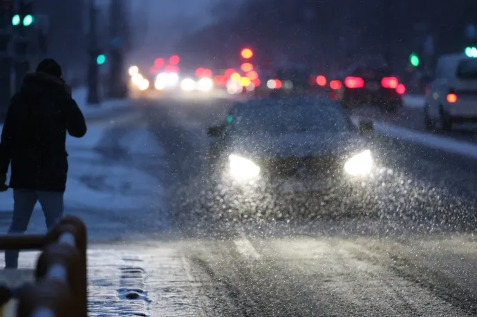 Hóesésben is kénytelen autózni? Segítünk, hogy megússza baleset nélkül