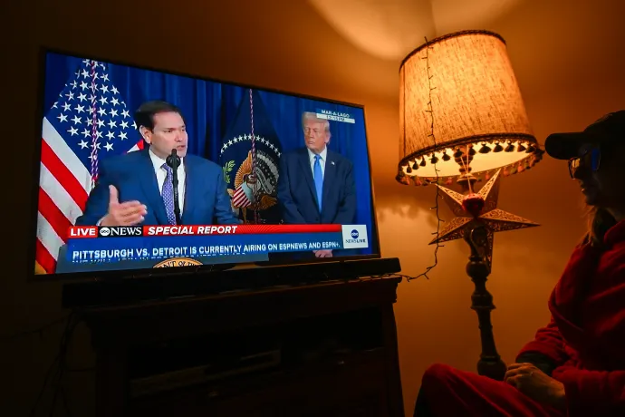 Az ABC News csatornán Marco Rubio amerikai külügyminiszter a venezuelai akcióról beszél 2026. január 3-án – Fotó: Artur Widak / NurPhoto / Getty Images