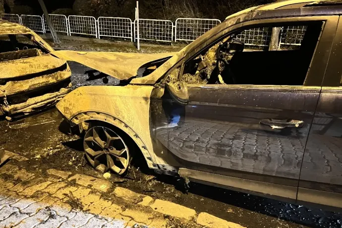 A benzinkúton használt műanyag kanna buktatta le az exe kocsiját felgyújtó 24 éves nőt