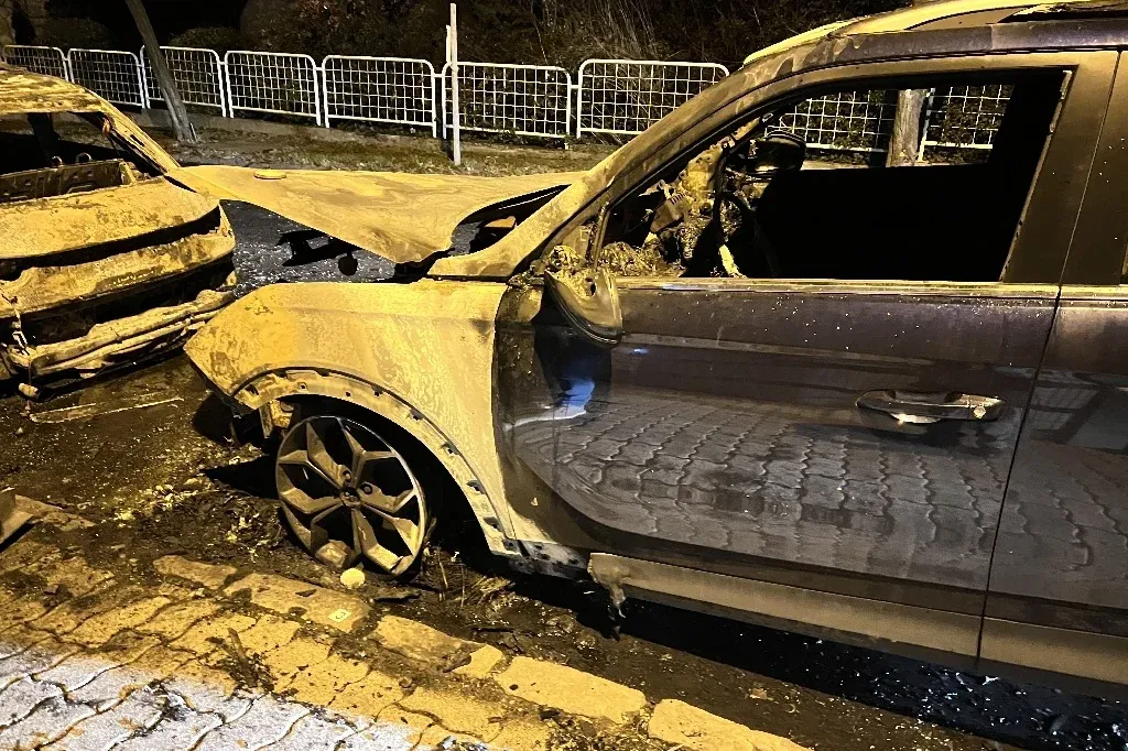 A benzinkúton használt műanyag kanna buktatta le az exe kocsiját felgyújtó 24 éves nőt