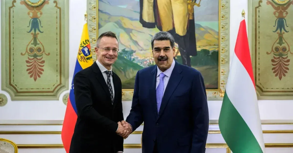 Szijjártó's all smiles photo with Maduro perfectly illustrates Fidesz's view of foreign policy