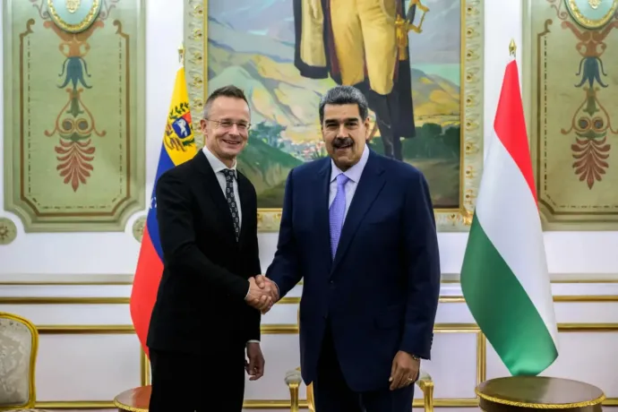 Szijjártó's all smiles photo with Maduro perfectly illustrates Fidesz's view of foreign policy