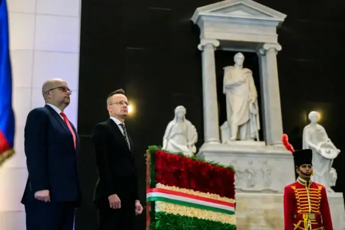 Szijjártó at Simon Bolivár's grave during his 2023 visit to Caracas – Source: Péter Szijjártó's FB