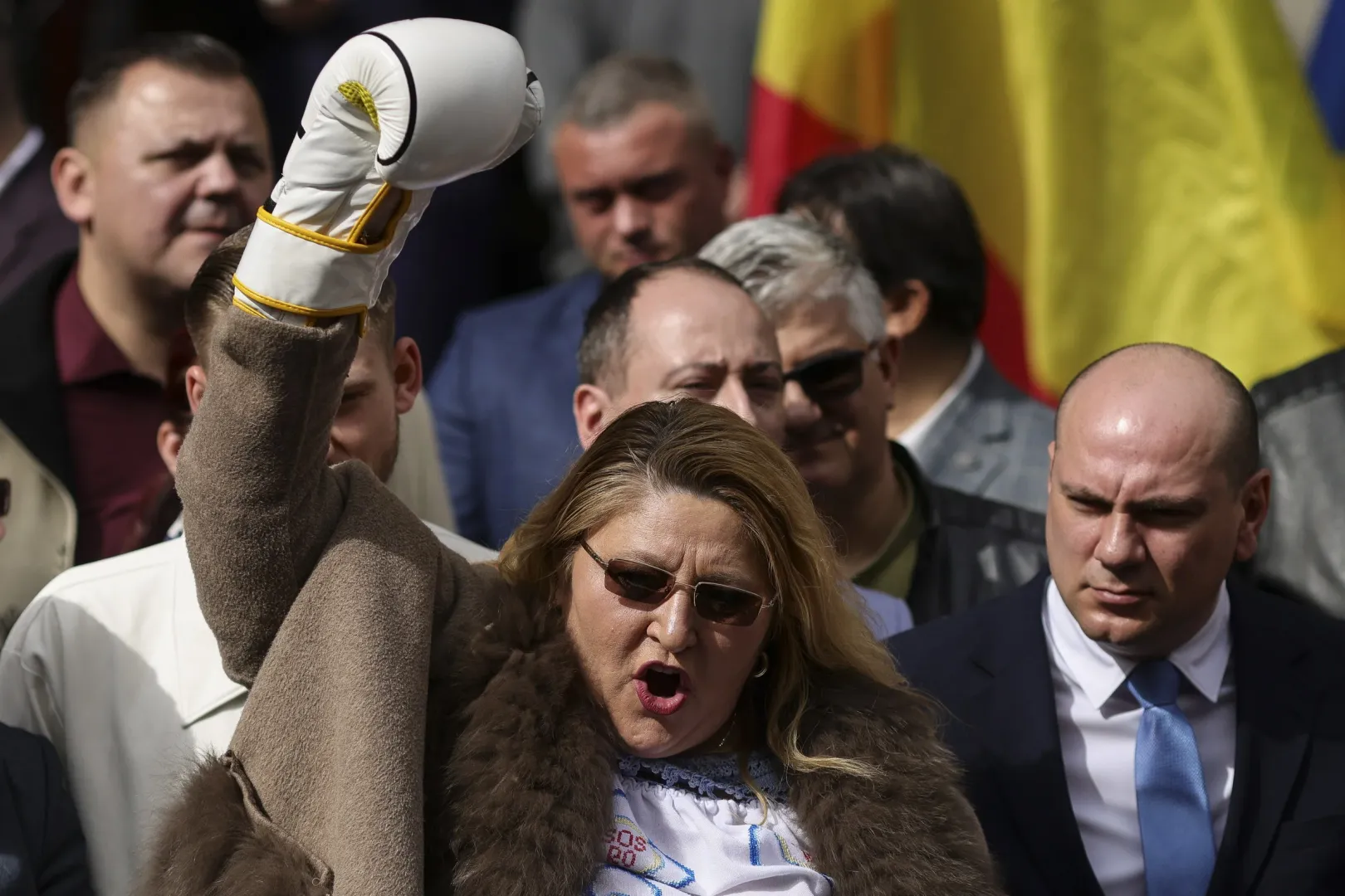 Diana Șoșoacă a harci felszerelésében – Fotó: Octav Ganea / Inquam Photos