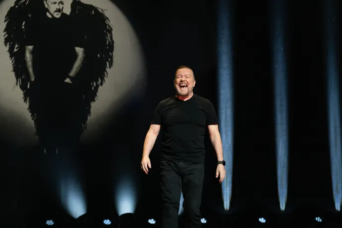 Ricky Gervais leszarja az elmúlást, csak magáról akar mesélni