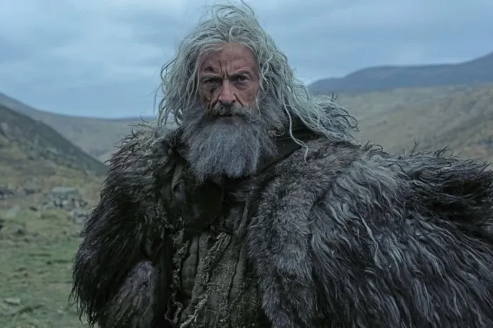 Kegyetlen vénemberként tér vissza Hugh Jackman a The Death of Robin Hood előzetesében