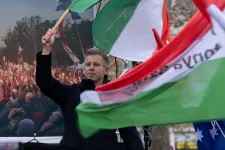Nyílt levelet írt Magyar Péter Robert Ficónak, Orbán Viktort arra kéri, írja alá ő is