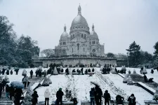 Rómában áll a víz, Párizsban síelnek a belvárosban
