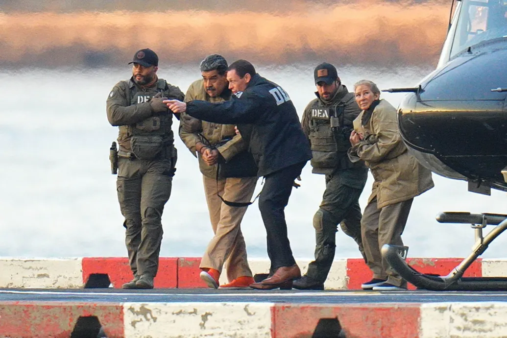 Maduro és felesége beverte a fejét a biztonsági szoba ajtókeretébe, amikor az amerikai katonák elől menekültek