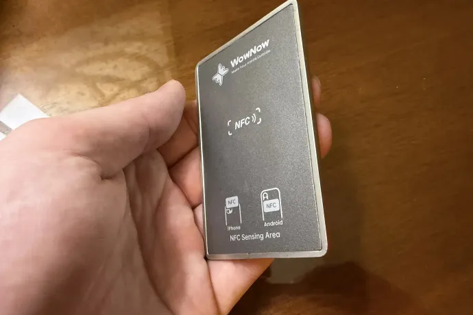 Telfines WowNow kártya, ami a Telex oldalára visz – Fotó: Világi Máté / Telex.hu