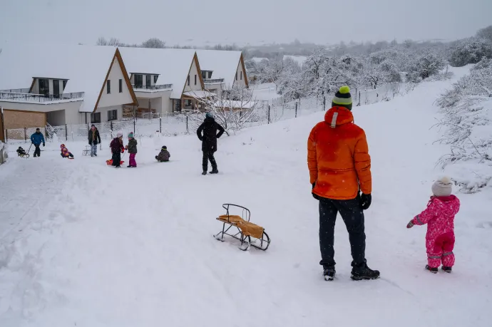 Szánkózók a Kolozs megyei Ajtonban 2026. január 3-án – Fotó: Kiss Gábor / MTI