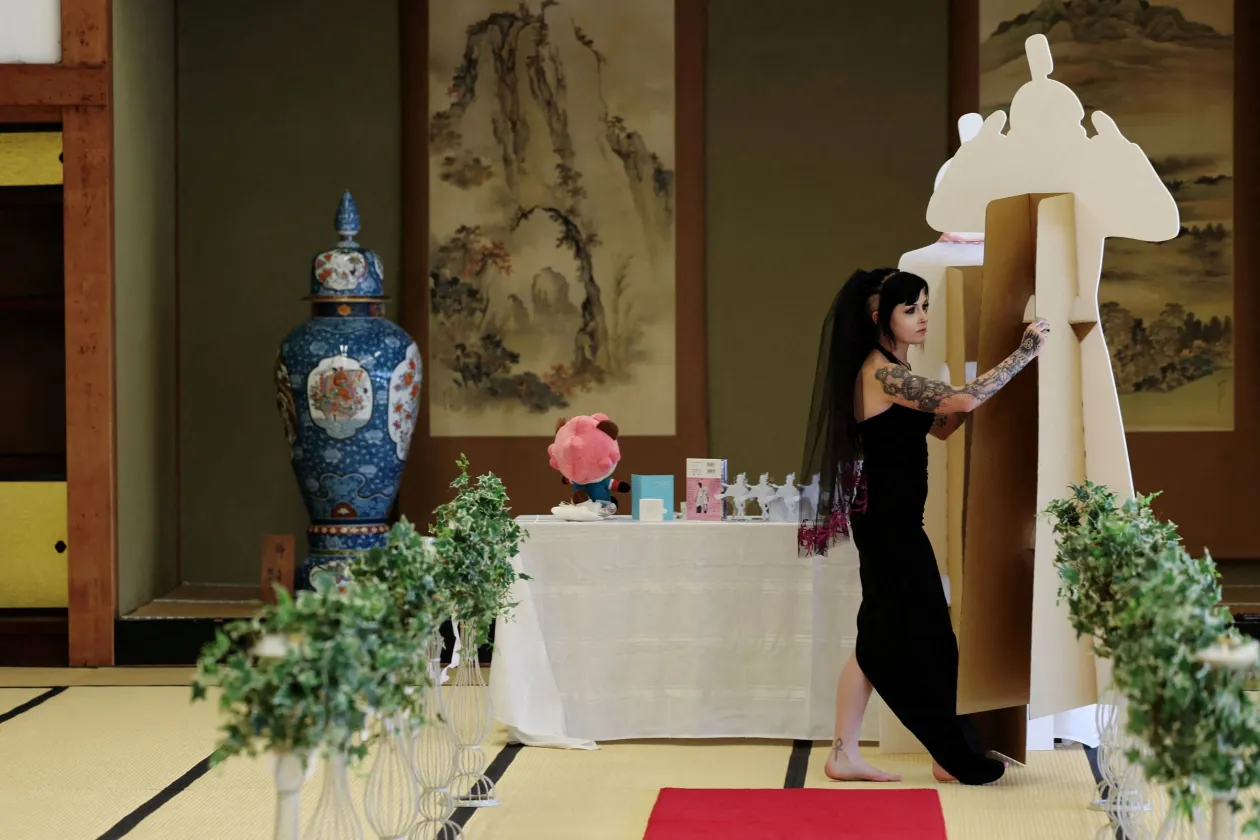 A 33 éves nő egy Mephisto Pheles nevű animeszereplőhöz ment feleségül – Fotó: Kim Kyung-Hoon / Reuters