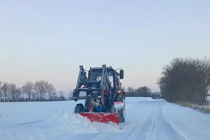 A hófúvások miatt Fejér megyében már több település megközelíthetetlen közúton