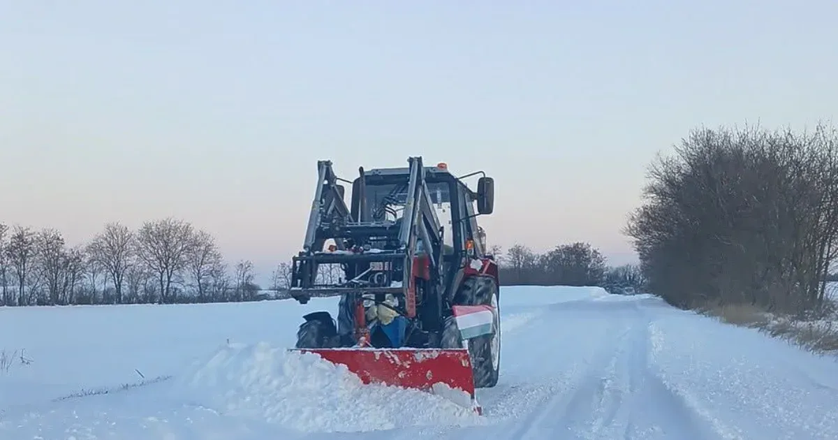 A hófúvások miatt Fejér megyében már több település megközelíthetetlen közúton
