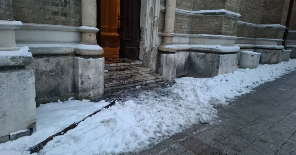 Gyújtogatás volt egy újvidéki római katolikus templomnál