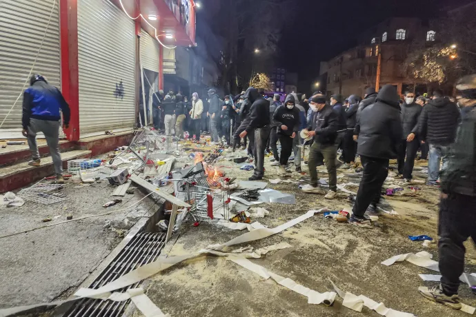 Tüntetők az iráni Kermánsáh városban 2026. január 8-án – Fotó: Kamran / Middle East Image / AFP