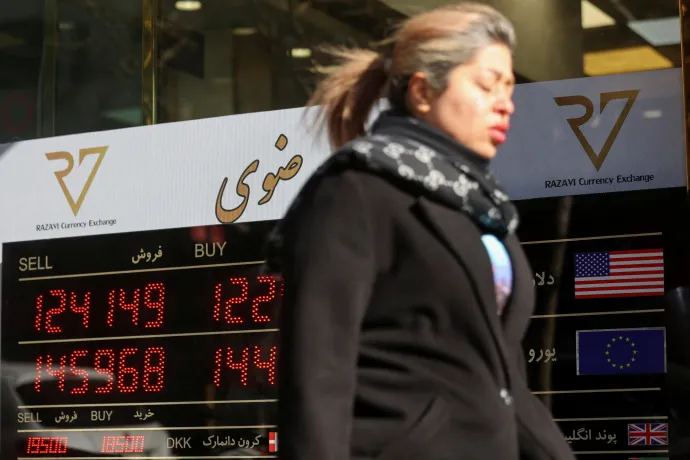 Pénzváltó Teheránban 2025. december 30-án – Fotó: Majid Asgaripour / WANA / Reuters