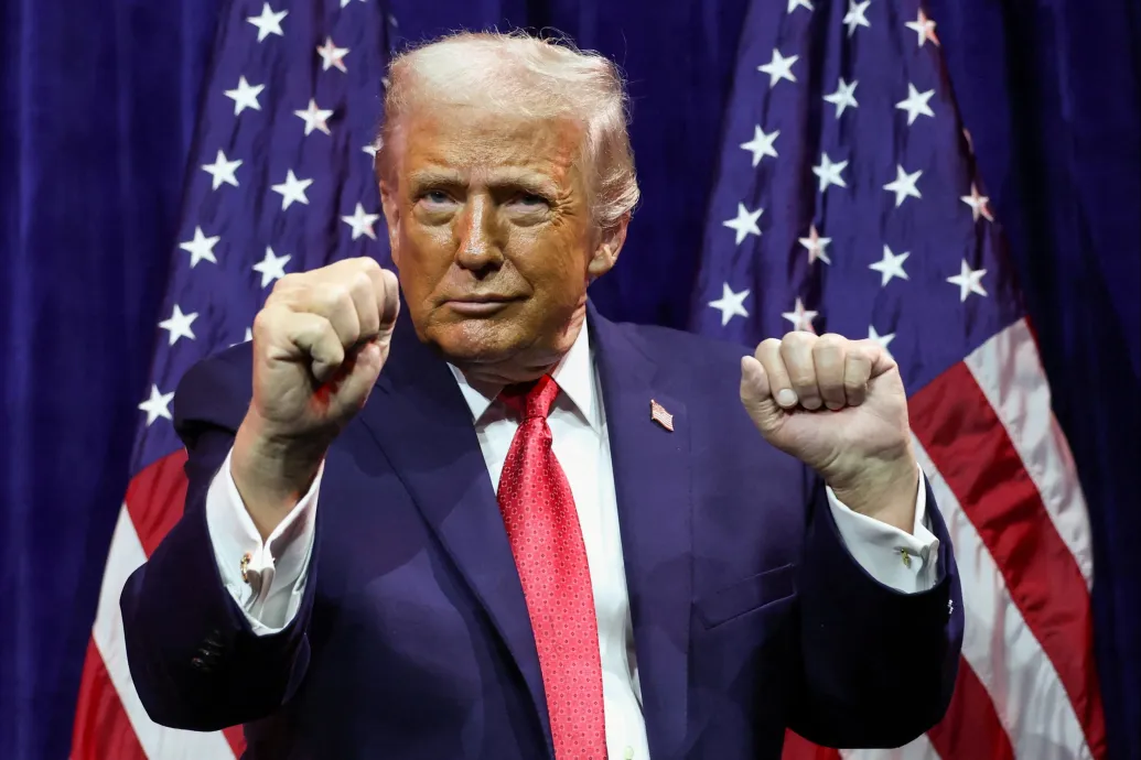 Politico: Elhalasztja a G7-csúcsot Franciaország, hogy az ne ütközzön Trump születésnapi ketrecharcos bulijával