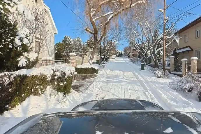 Így vezet az autósoktató a csúszós utakon