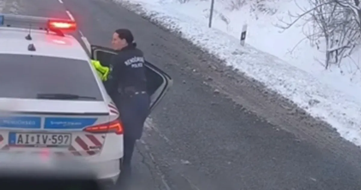 Terjed a neten az elakadt kamionos megbüntetéséről szóló videó, a rendőrség is reagált