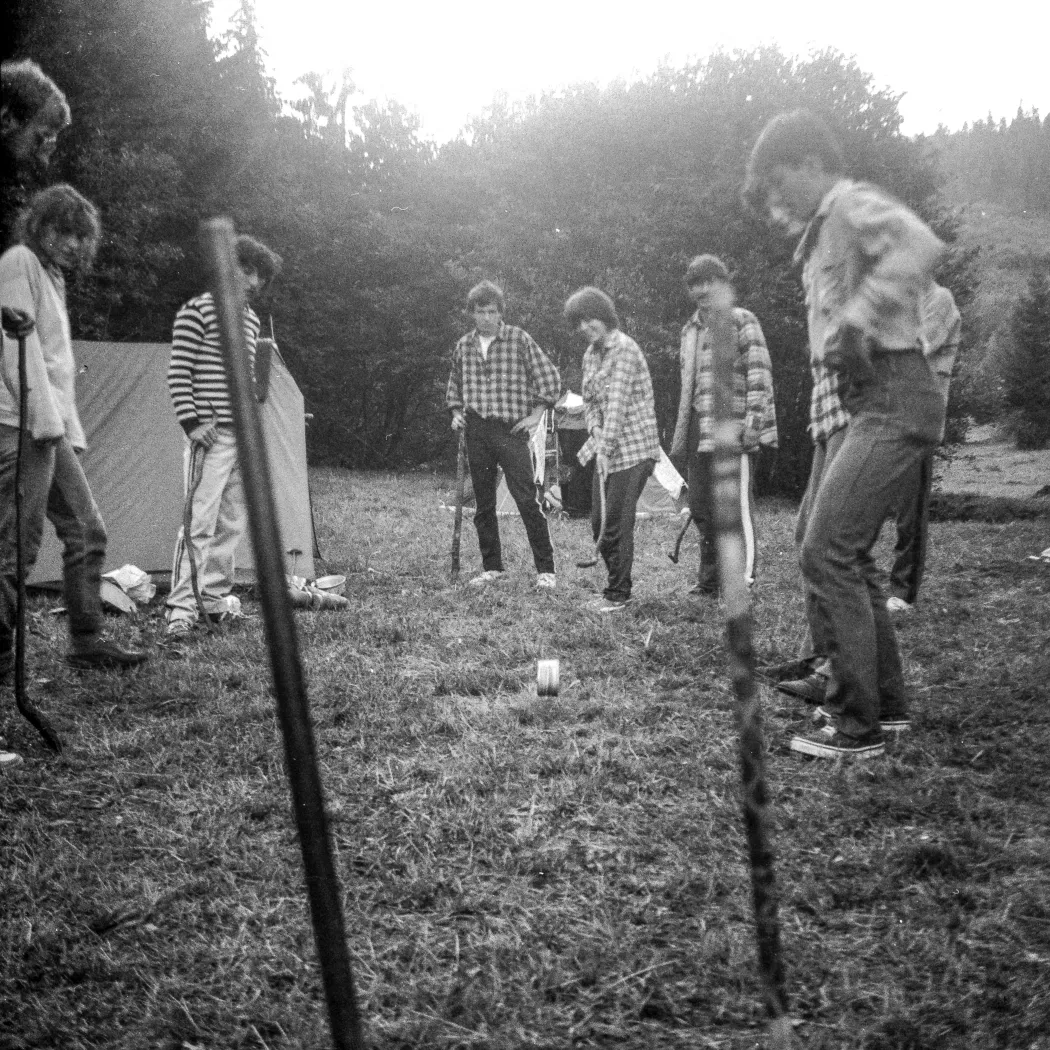 Az érettségi utáni, 1987-es csíki sátrazás egyik fotója – Fotó: Komáromy László / Transtelex