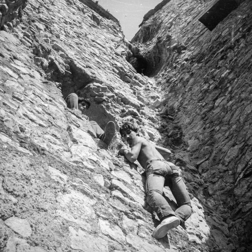 Az almási vár "meghódítása" 1986 nyarán – Fotó: Komáromy László / Azopan Fotóarchívum