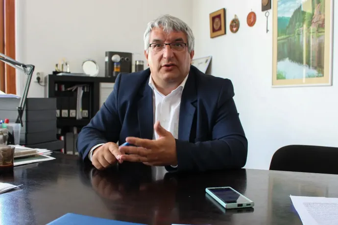 Csergő Tibor még polgármesterként és az ő meg nem valósult látványterve Monturistra – Fotó: Kádár Kata 