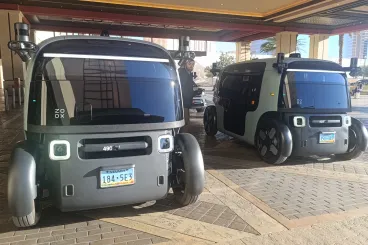 Sportosan vezet, nagyon cuki, és ingyenes – kipróbáltuk az önvezető robottaxit