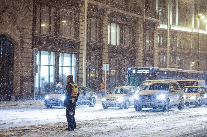 Hófúvás miatt 10 vármegyére adtak ki figyelmeztetést, este újabb hidegfront jön