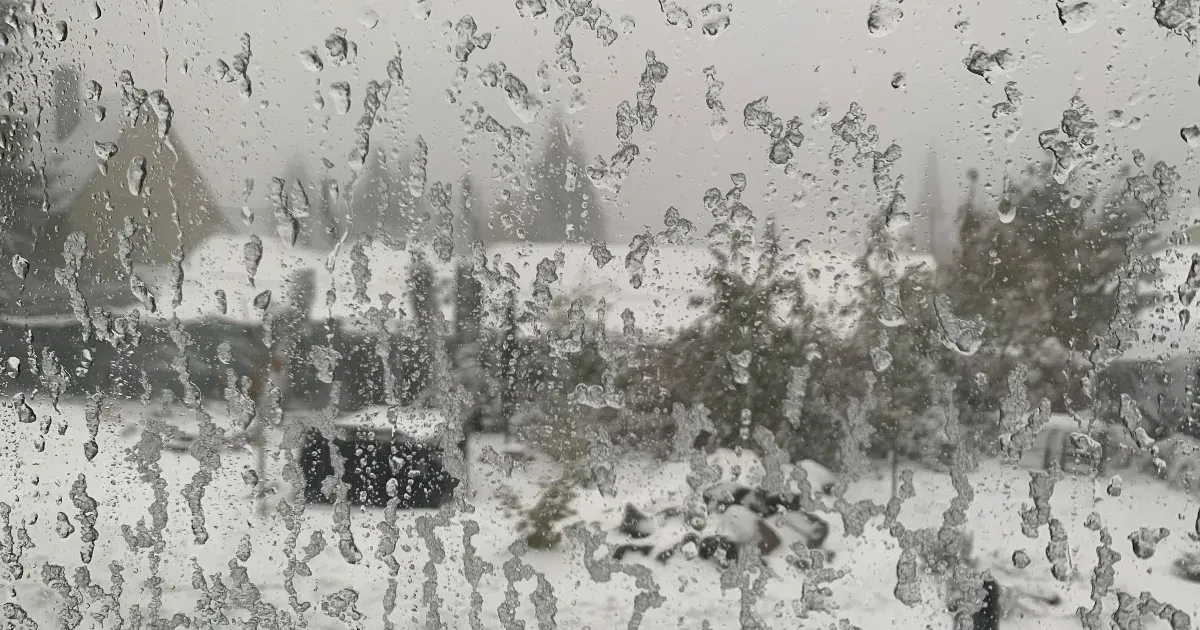 Havazás, ónos eső nehezíti a közlekedést, számtalan vonat kimarad, sok település nem érhető el bussz…