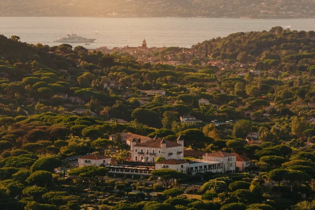 Egy saint-tropez-i kastélyszállóban forgathatják a Fehér Lótusz új évadát