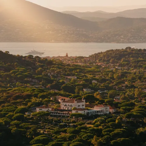 Egy saint-tropez-i kastélyszállóban forgathatják a Fehér Lótusz új évadát