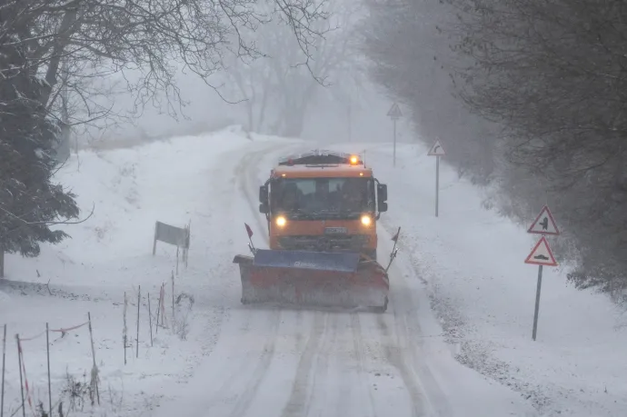 Közel 30 iskolában rendeltek el rendkívüli szünetet a hideg miatt