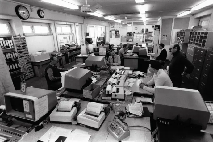 A Szabad Európa Rádió müncheni székházában dolgozó szerkesztők – Fotó: Gaby Sommer/Gamma-Rapho via Getty Images